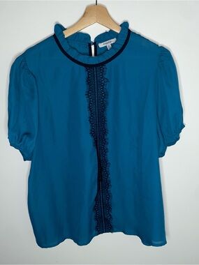 Reese Teal Blue Lace Trim Ruffle Neck Puff Sleeve Blouse Size 1XL (NWOT)